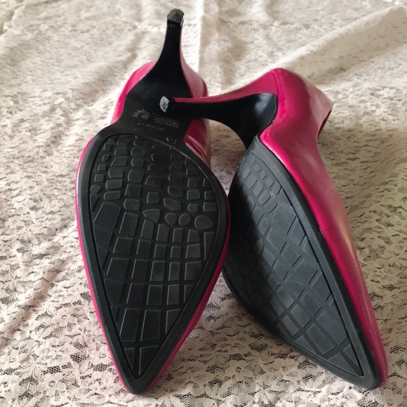 ❗️SOLD ❗️Pink Heels - Picture 4 of 5